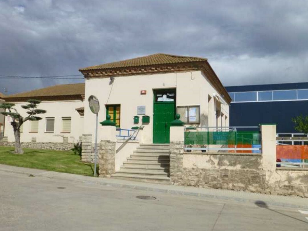 L'escola de La Ràpita, a la Noguera, va reobrir el curs 2005-06 després d'un temps tancada. L'escola de La Ràpita, a la Noguera, va reobrir el curs 2005-06 després d'un temps tancada.