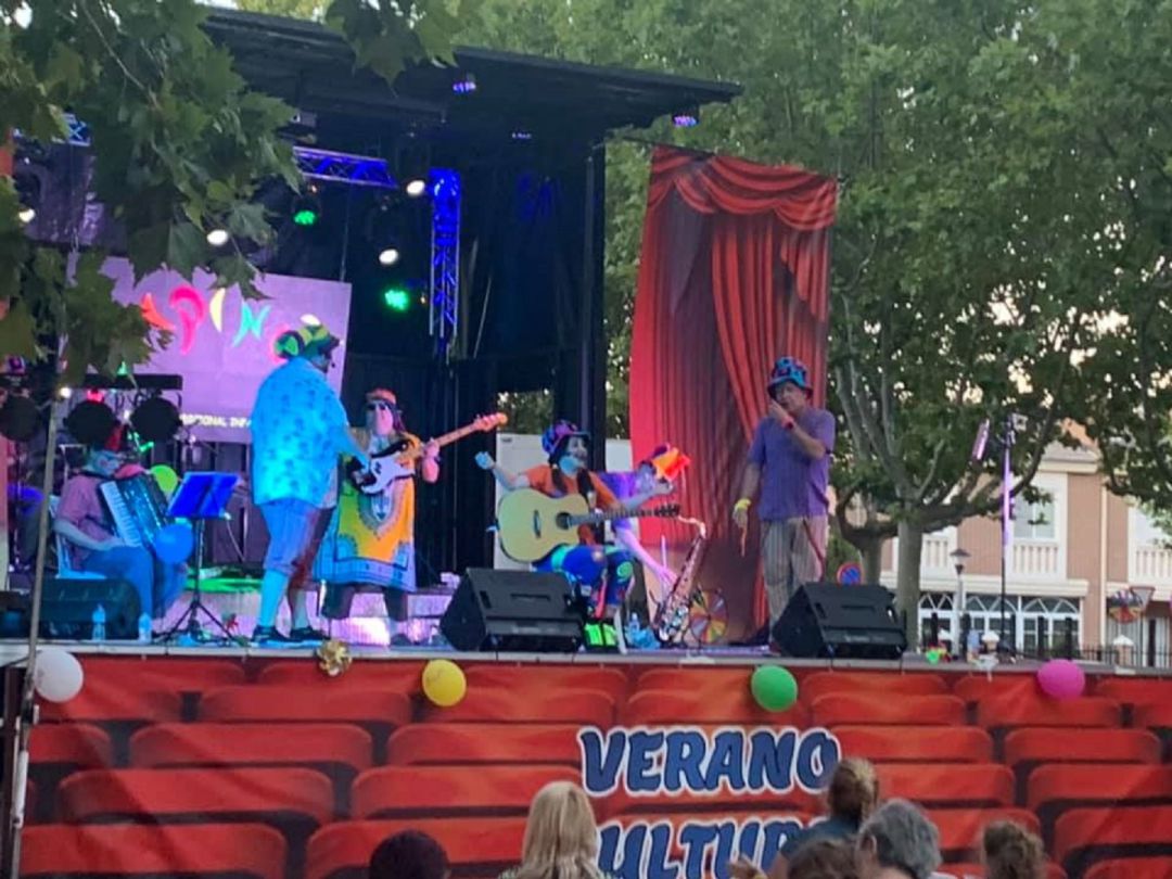 Actuación del grupo Pimpineja dentro del Verano Cultural de Medina del Campo Actuación del grupo Pimpineja dentro del Verano Cultural de Medina del Campo