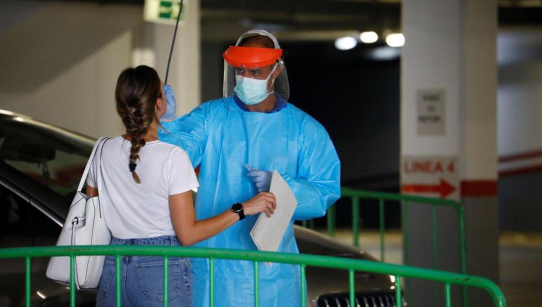 Sanitarios realizan PCR Sanitarios realizan PCR
