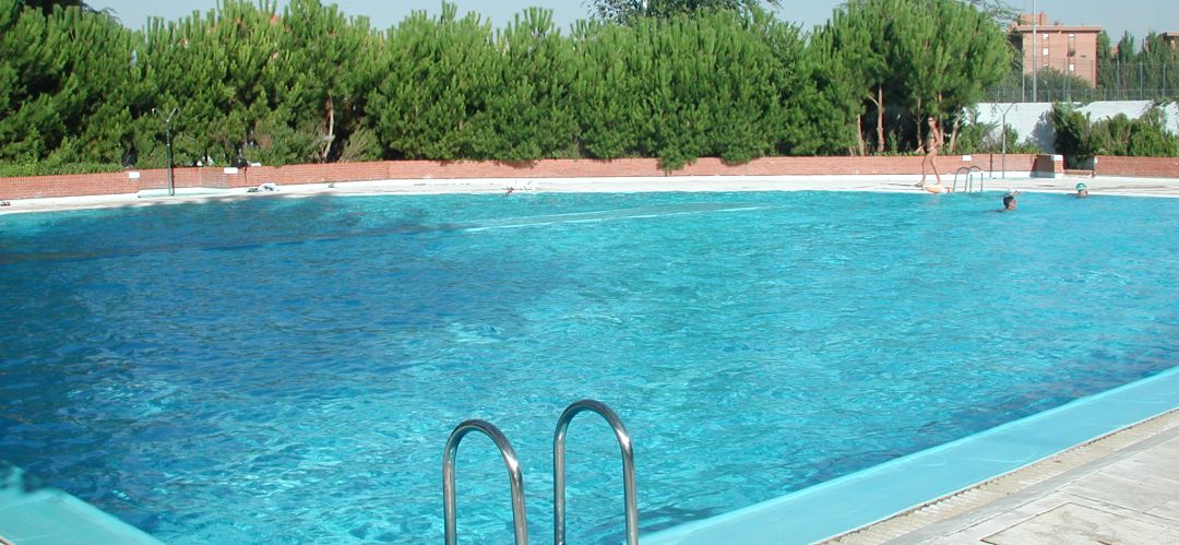 Imagen de la piscina del polideportivo Francisco Javier Castillejo de la localidad parleña. Imagen de la piscina del polideportivo Francisco Javier Castillejo de la localidad parleña.