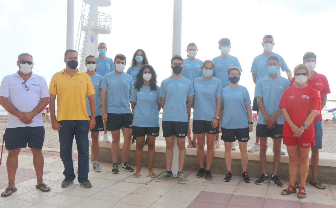 El Campello ha presentado este viernes a los nuevos informadores de playa contratados por el Ayuntamiento El Campello ha presentado este viernes a los nuevos informadores de playa contratados por el Ayuntamiento