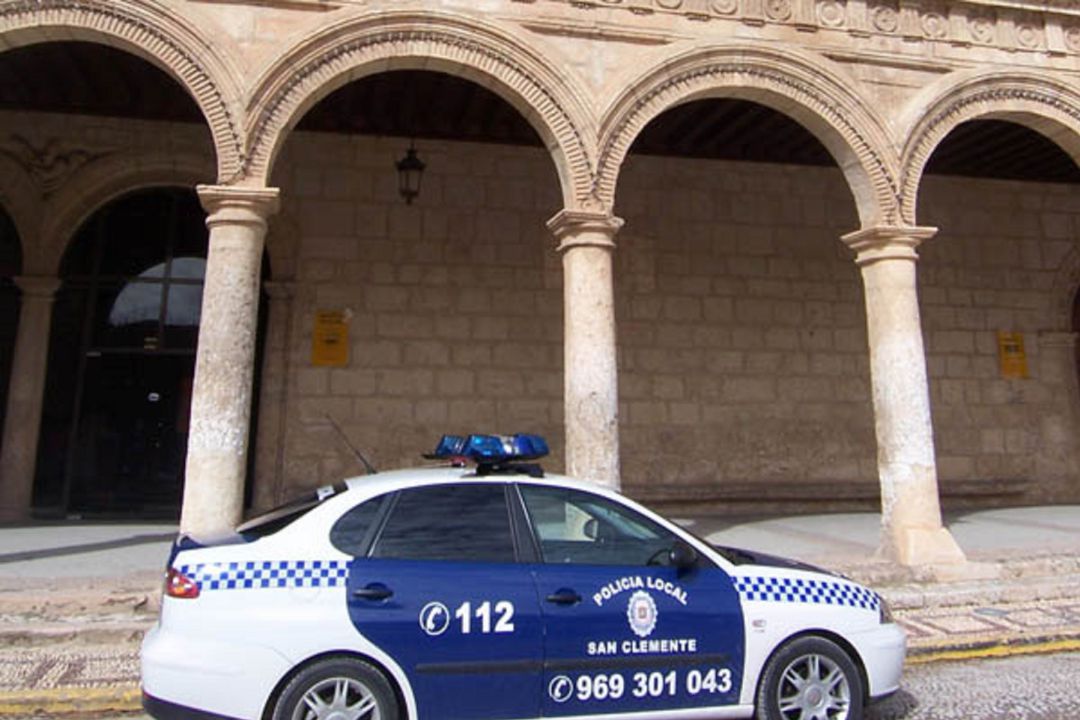 Vehículo de la Policía Local Vehículo de la Policía Local