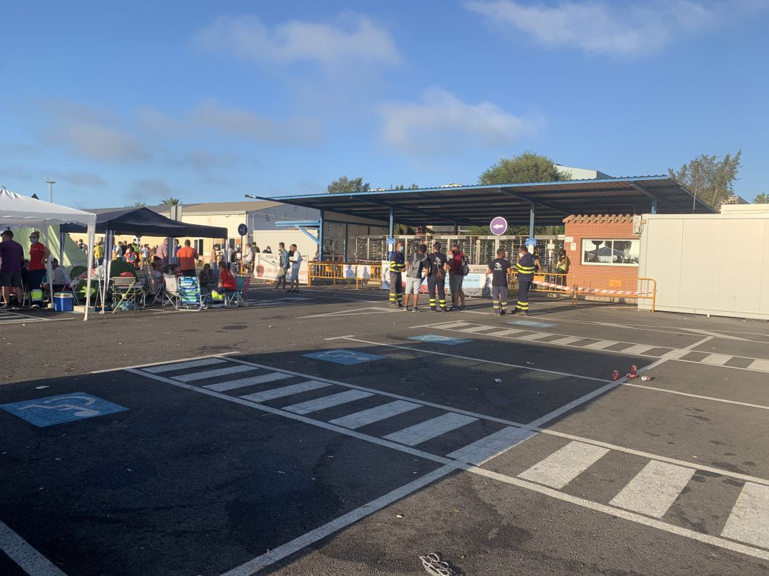 Trabajadores de la industria auxiiar, concentrados en el parking de Navantia Puerto Real Trabajadores de la industria auxiiar, concentrados en el parking de Navantia Puerto Real