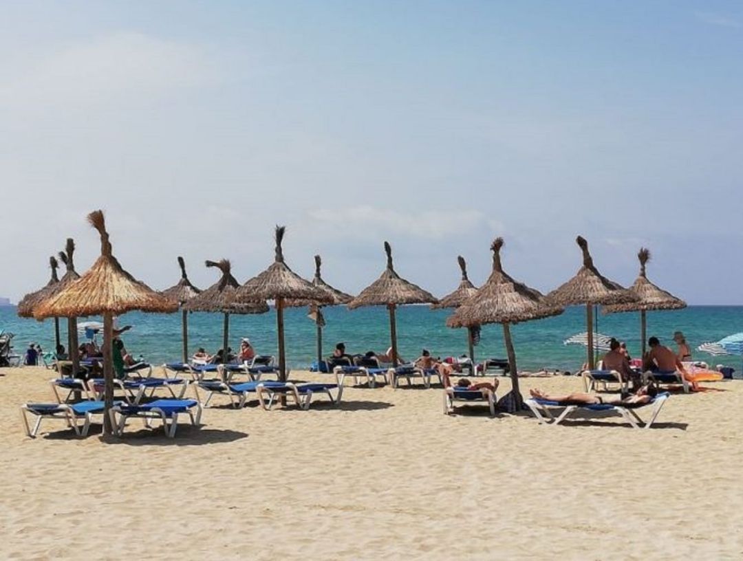 Sombrillas en Playa de Palma Sombrillas en Playa de Palma