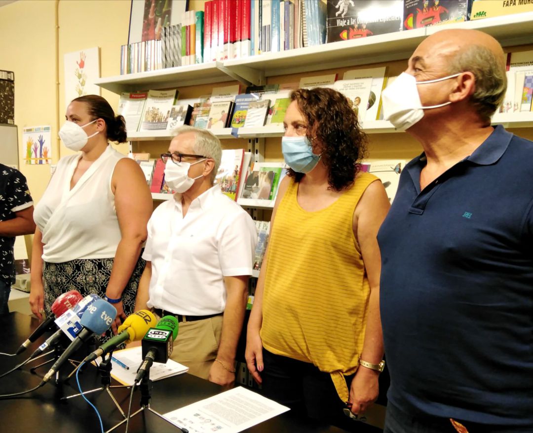 Paqui López, José Antonio Abellán, Marina González y Pedro Cara, representantes de FAPA en la Región de Murcia Paqui López, José Antonio Abellán, Marina González y Pedro Cara, representantes de FAPA en la Región de Murcia