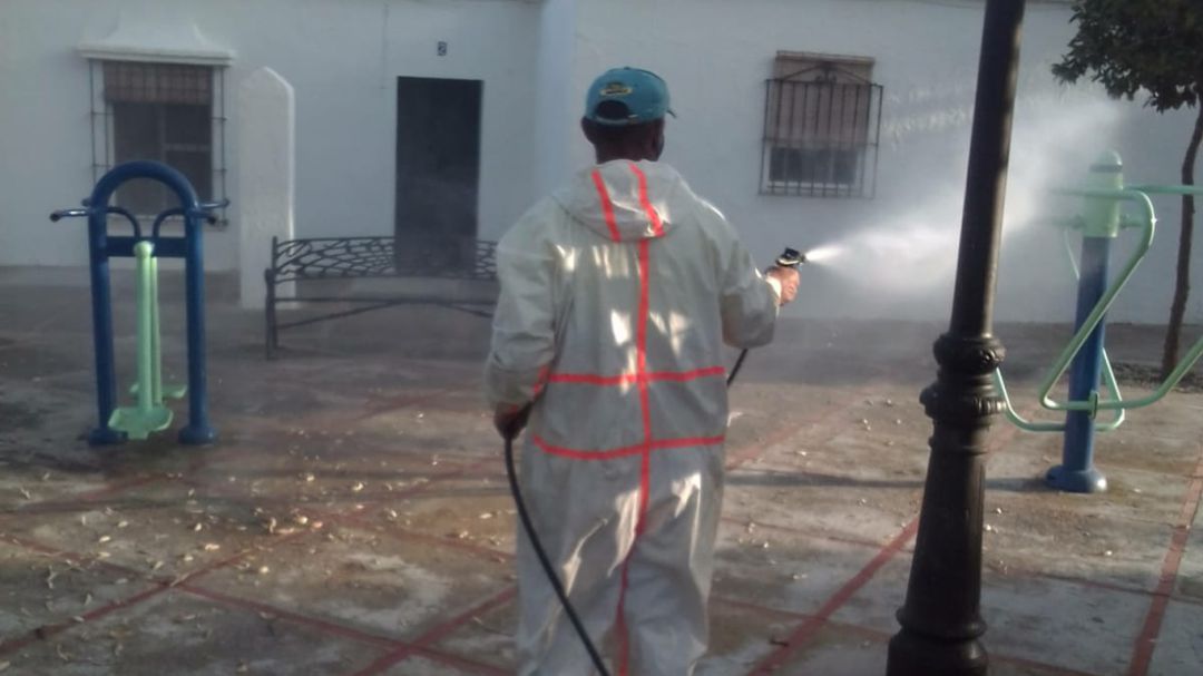 Desinfección de las calles y espacios públicos en El Torno Desinfección de las calles y espacios públicos en El Torno