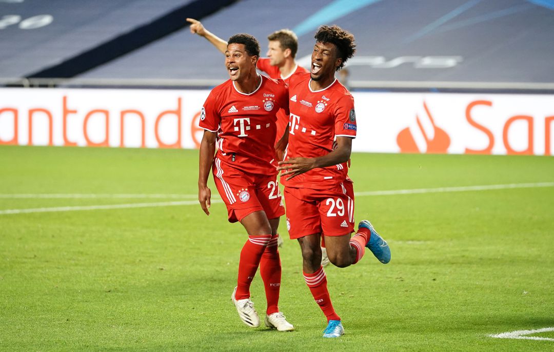 Gnabry y Coman celebran el gol del francés, que dio la sexta Copa de Europa al Bayern. Gnabry y Coman celebran el gol del francés, que dio la sexta Copa de Europa al Bayern.