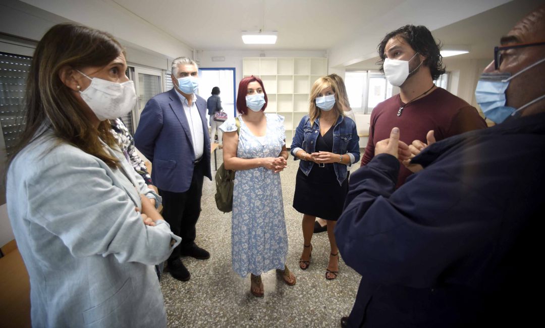 Carmen Pomar durante una reciente visita a un centro educativo de Pontevedra Carmen Pomar durante una reciente visita a un centro educativo de Pontevedra