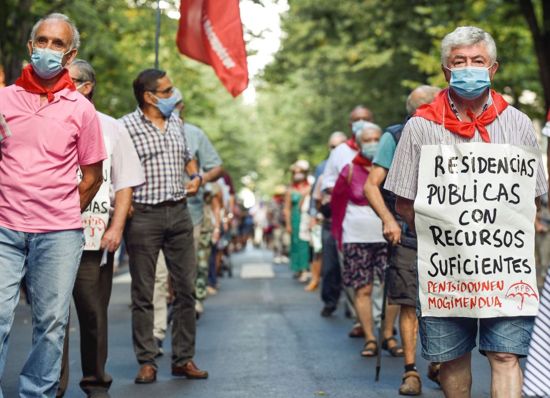 Manifestación de los pensionistas en Bilbao, cuando se cumple una semana de la aplicación de la emergencia sanitaria en Euskadi Manifestación de los pensionistas en Bilbao, cuando se cumple una semana de la aplicación de la emergencia sanitaria en Euskadi