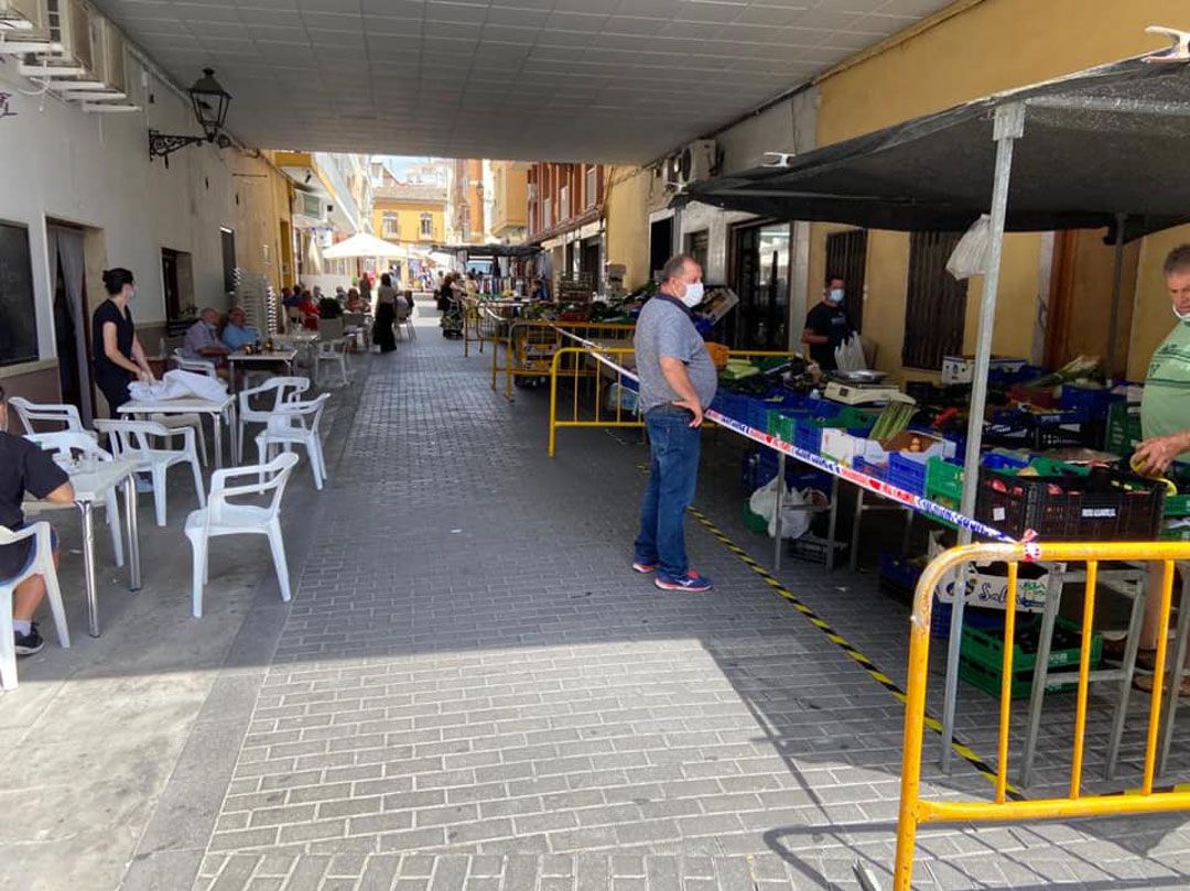 El mercat dels dimarts i el divendres han tancat indefinidament El mercat dels dimarts i el divendres han tancat indefinidament
