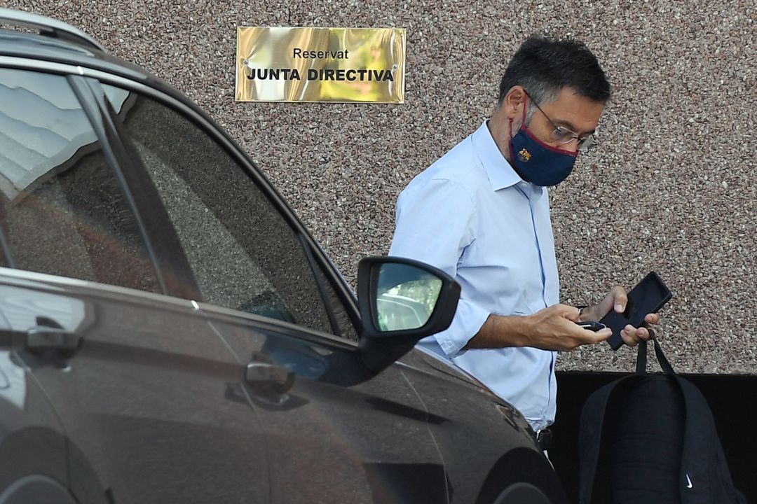 Bartomeu, a las puertas de las oficinas del FC Barcelona. Bartomeu, a las puertas de las oficinas del FC Barcelona.