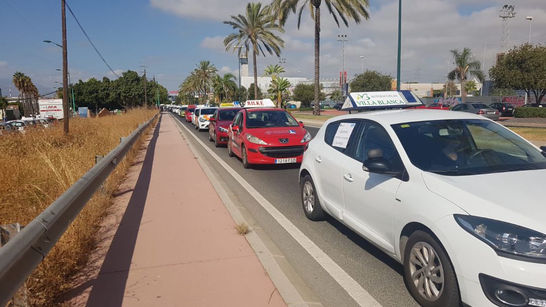 Once autoescuelas de Ronda se han unido este martes a la movilización para reclamar más examinadores Once autoescuelas de Ronda se han unido este martes a la movilización para reclamar más examinadores