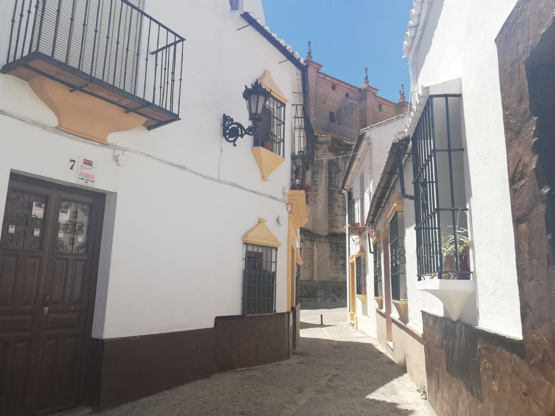 Vista de Santa María la Mayor desde la calle González Campos Vista de Santa María la Mayor desde la calle González Campos