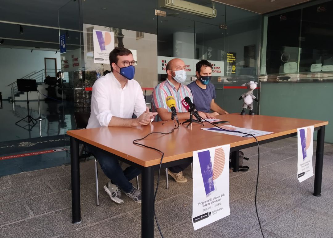 Toni Noguera, regidor de Cultura, Miguel Ángel Contreras, director general de Música y Joan, cantante de Xanguito. Toni Noguera, regidor de Cultura, Miguel Ángel Contreras, director general de Música y Joan, cantante de Xanguito.