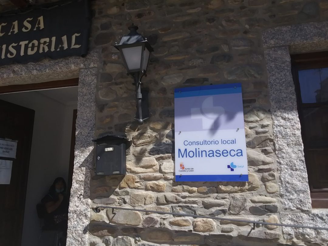 El consultorio médico de Molinaseca está en las dependencias del ayuntamiento El consultorio médico de Molinaseca está en las dependencias del ayuntamiento