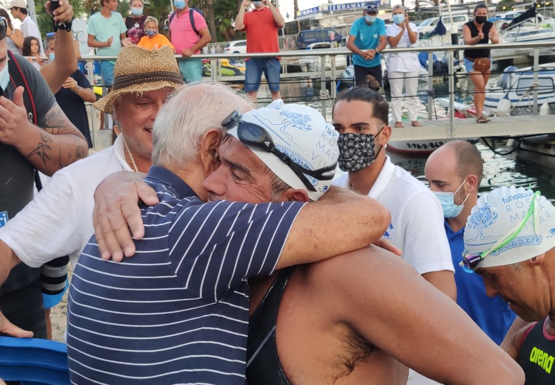 Jordi Cervera a la seva arribada al Club Nàutic Salou. A la imatge amb Pitu Casanovas, el seu entrenador de tota la vida. Jordi Cervera a la seva arribada al Club Nàutic Salou. A la imatge amb Pitu Casanovas, el seu entrenador de tota la vida.