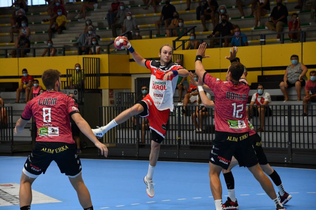 Balonmano Nava cae 23-24 ante Abanca Ademar León Balonmano Nava cae 23-24 ante Abanca Ademar León