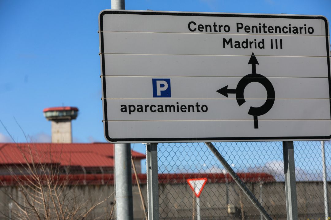 Un cartel indica la dirección a la entrada de la Cárcel de Valdemoro-Centro Penitenciario Madrid III, junto al exterior de la prisión, en Valdemoro. Un cartel indica la dirección a la entrada de la Cárcel de Valdemoro-Centro Penitenciario Madrid III, junto al exterior de la prisión, en Valdemoro.