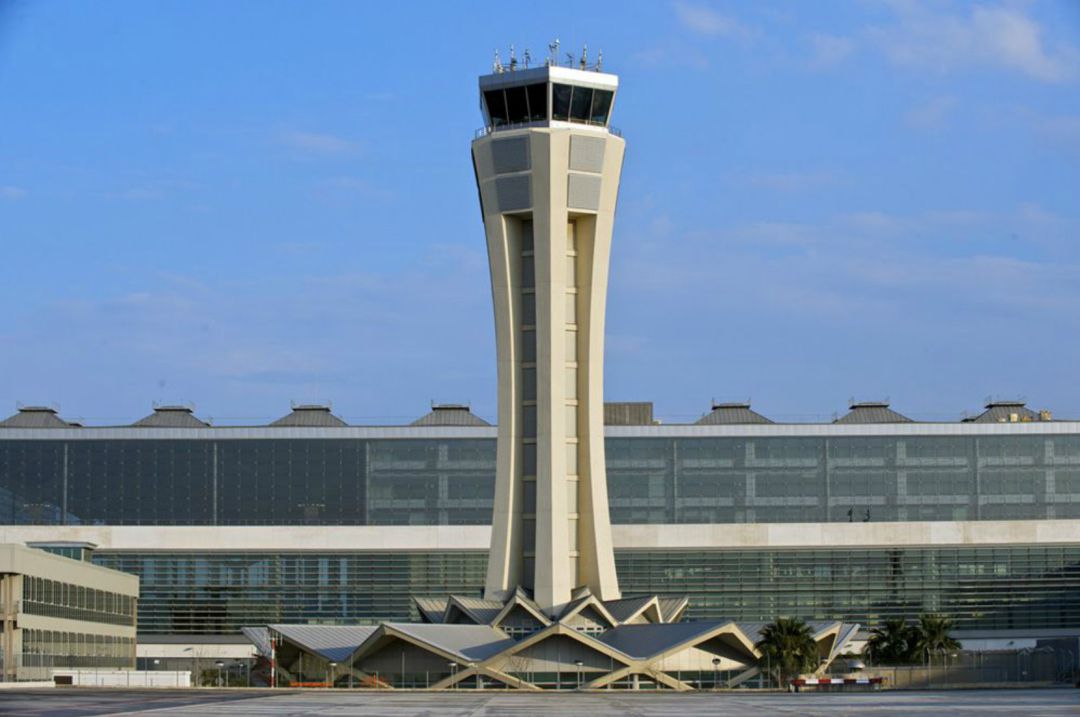 Torre de control del aerpuerto de Málaga-Costa del Sol Torre de control del aerpuerto de Málaga-Costa del Sol