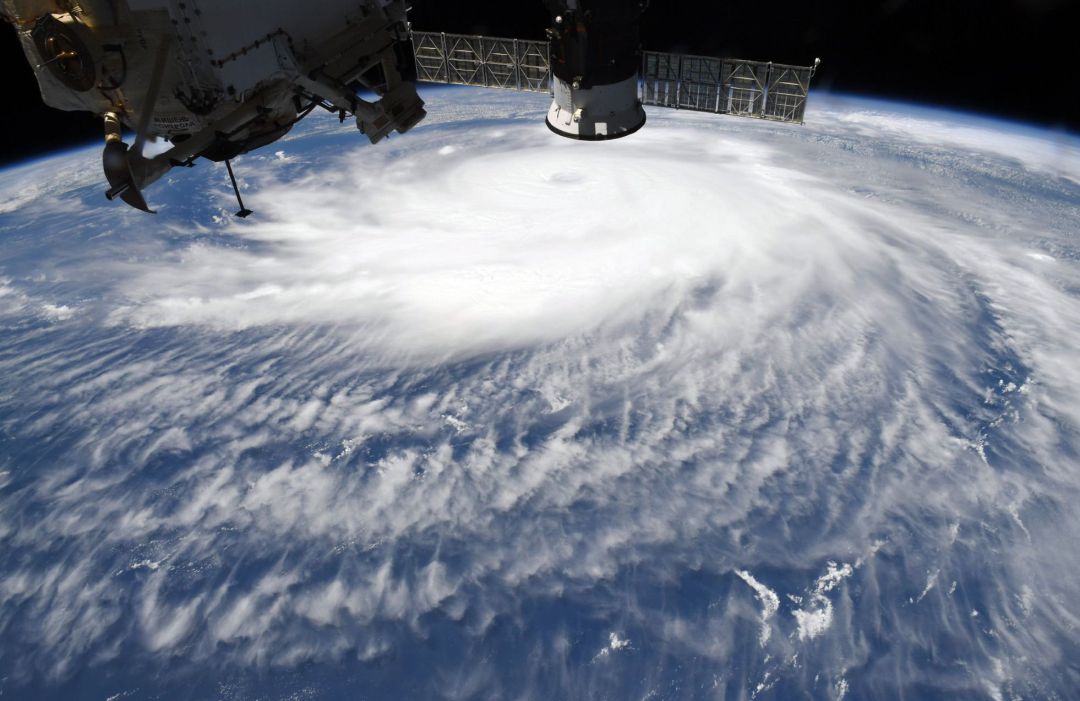 Fotografía divulgada esta madrugada por el astronauta de la NASA Chris Cassidy en donde se aprecia el ojo del huracán Laura. Fotografía divulgada esta madrugada por el astronauta de la NASA Chris Cassidy en donde se aprecia el ojo del huracán Laura.