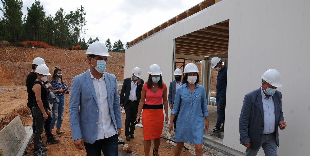 Angeles Vazquez, durante su visita a Cenlle Angeles Vazquez, durante su visita a Cenlle