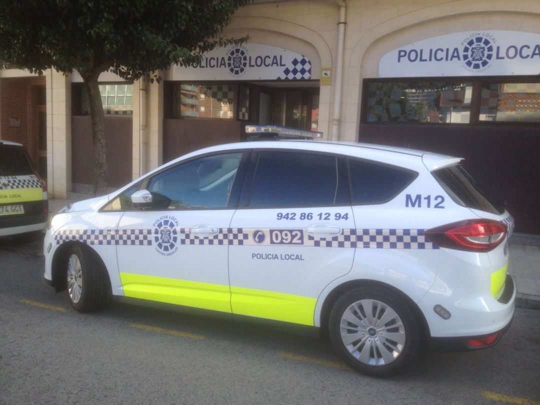 Coche patrulla de la Policía Local de Castro Urdiales. Coche patrulla de la Policía Local de Castro Urdiales.
