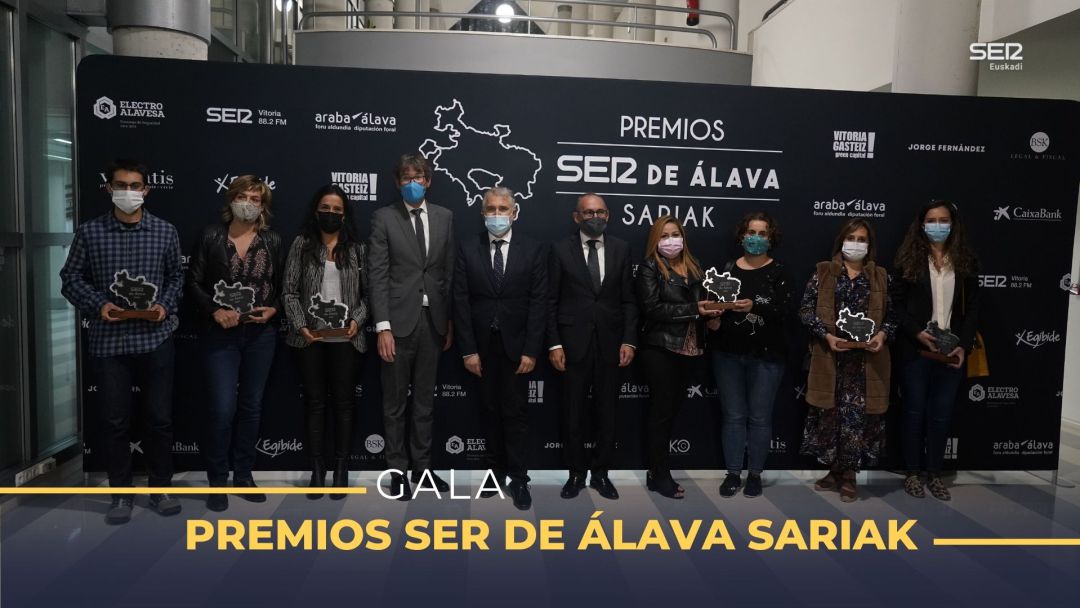 Foto de familia de los premiados Foto de familia de los premiados