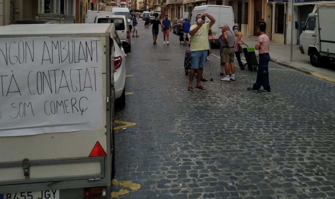 Los vendedores ambulantes de Algemesí consideran que el mercado no es un foco de contagios. Los vendedores ambulantes de Algemesí consideran que el mercado no es un foco de contagios.