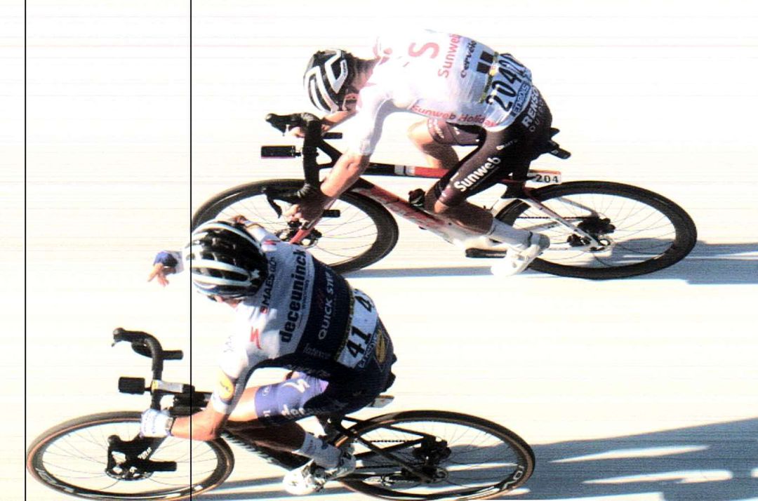 El galo Julian Alaphilippe se impone al sprint al suizo Marc Hirschi en la meta de Niza El galo Julian Alaphilippe se impone al sprint al suizo Marc Hirschi en la meta de Niza
