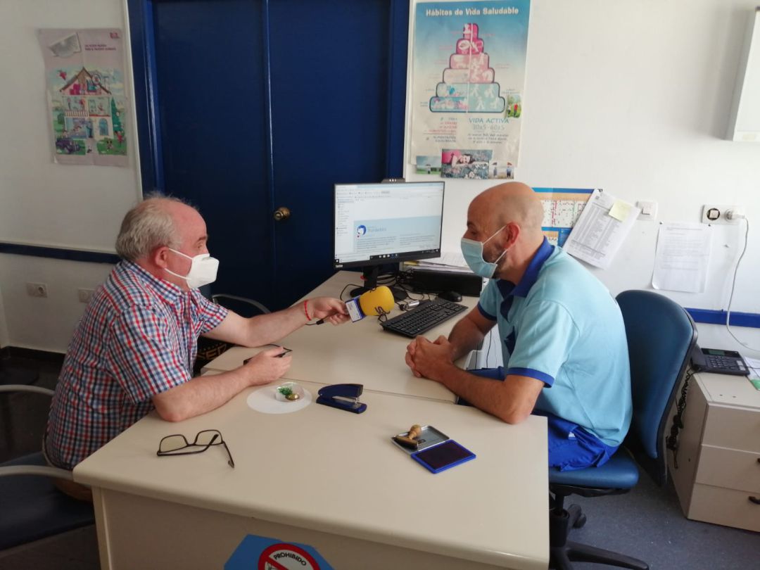 Momento de la entrevista que manteníamos con el director del Centro de Salud de Jódar, Miguel Ángel Soriano Momento de la entrevista que manteníamos con el director del Centro de Salud de Jódar, Miguel Ángel Soriano