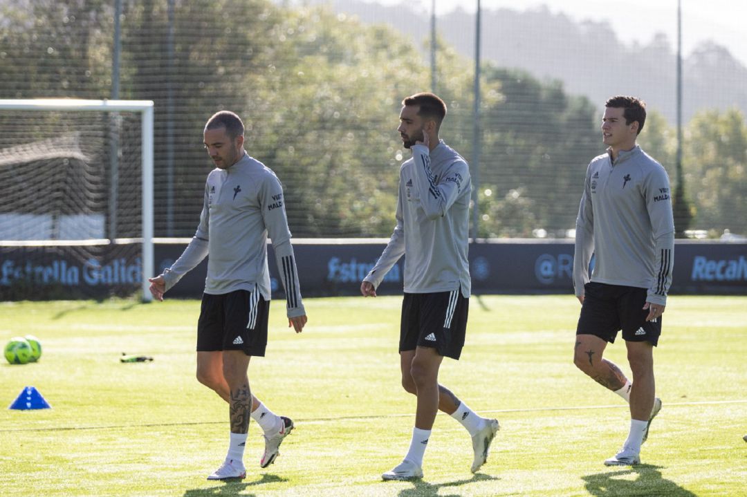 Iago Aspas, Brais Méndez y Santi Mina durante un entrenamiento de pretemporada con el Celta. Iago Aspas, Brais Méndez y Santi Mina durante un entrenamiento de pretemporada con el Celta.