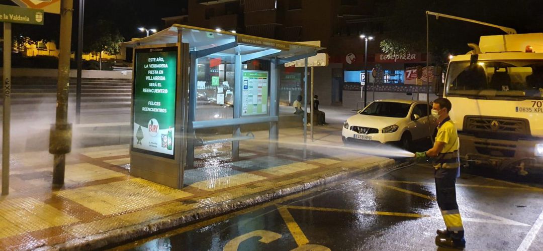 Trabajador del servicio de limpieza Trabajador del servicio de limpieza