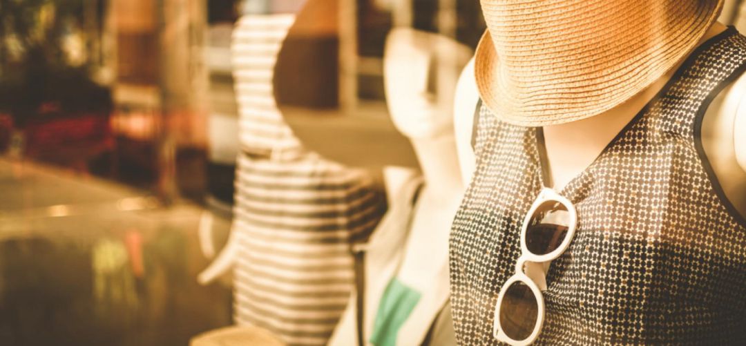 Escaparate de un comercio Escaparate de un comercio