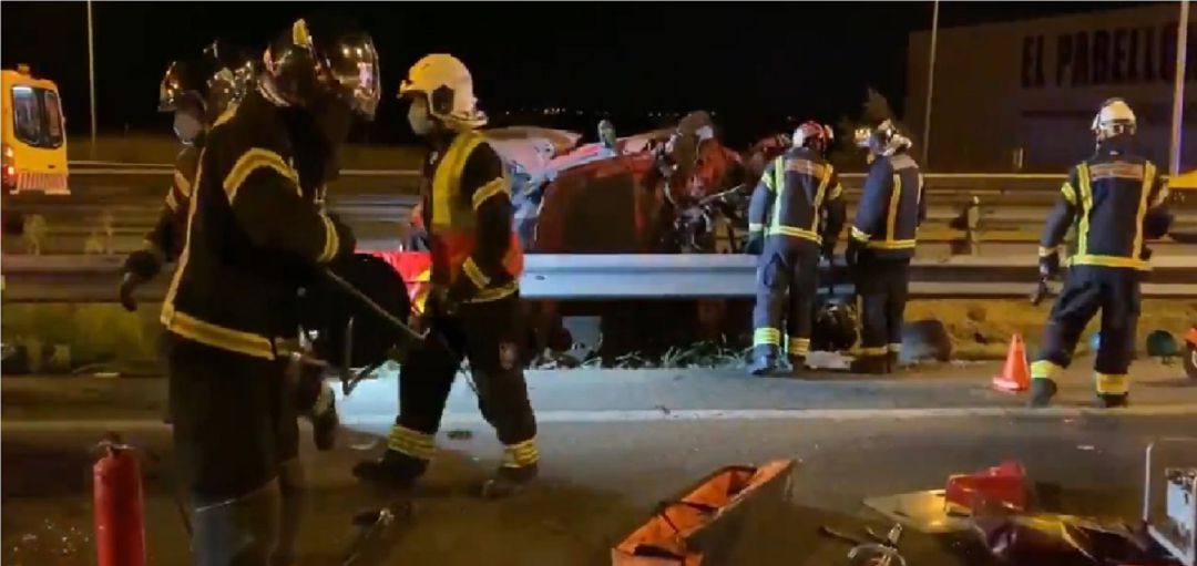 Uno de los turismos acabó en la mediana y el otro en el sentido contrario de la A-42 Uno de los turismos acabó en la mediana y el otro en el sentido contrario de la A-42