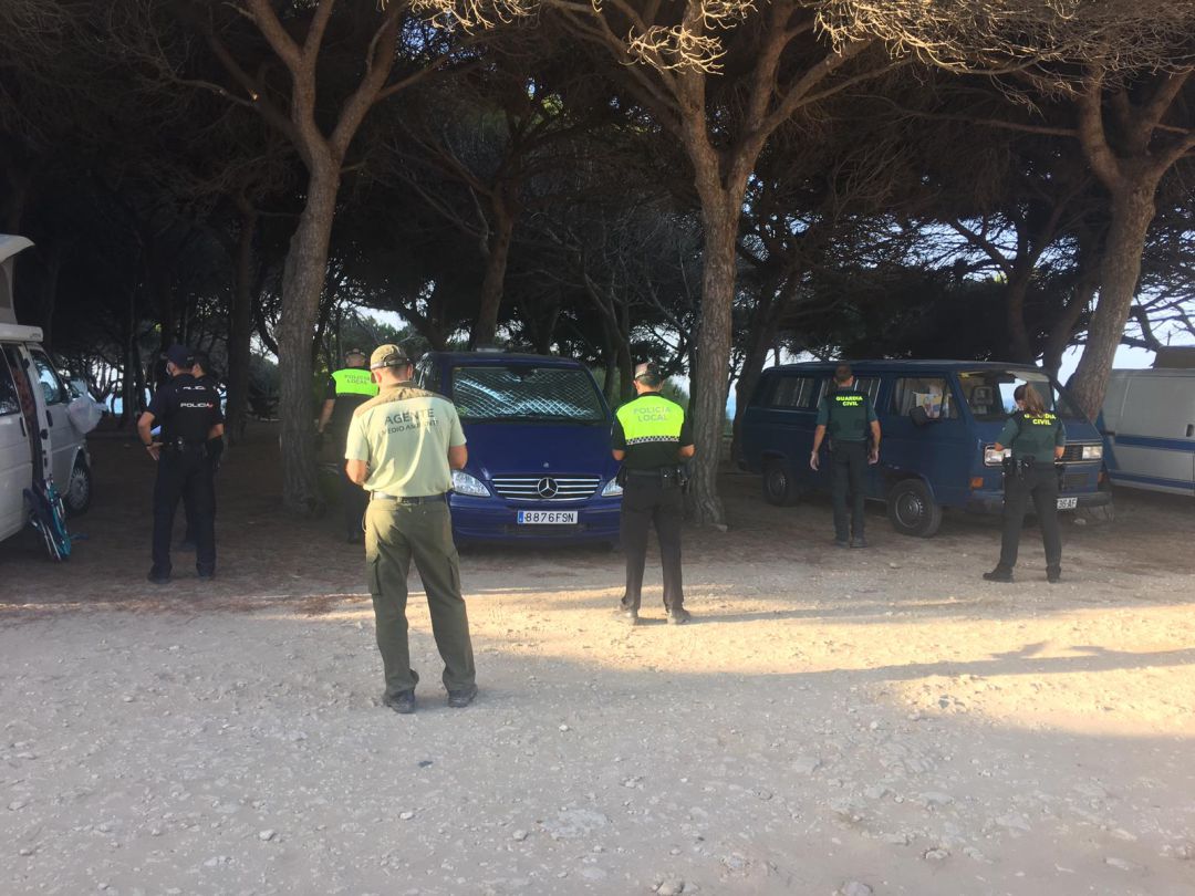 Operativo de los cuerpos de seguridad en Tarifa. Operativo de los cuerpos de seguridad en Tarifa.