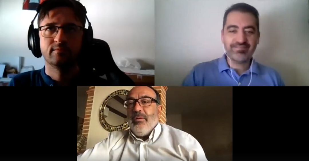 Julián Barchín, alcalde de El provencio (abajo), José Manuel Triguero, concejal de cultura (izquierda) y Alberto Bravo, desarrollador de la APP (derecha), presentan la aplicación en videoconferencia Julián Barchín, alcalde de El provencio (abajo), José Manuel Triguero, concejal de cultura (izquierda) y Alberto Bravo, desarrollador de la APP (derecha), presentan la aplicación en videoconferencia