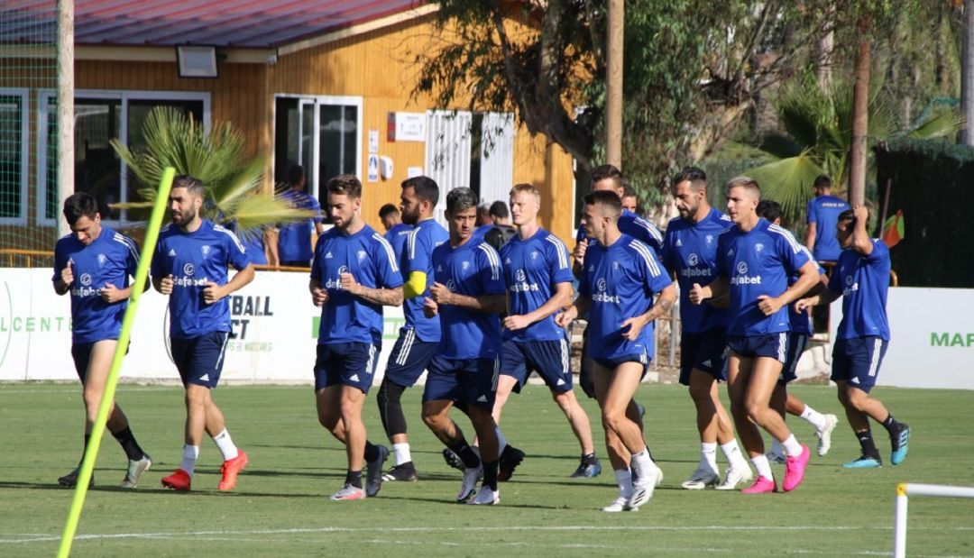 La plantilla del Cádiz durante un entrenamiento La plantilla del Cádiz durante un entrenamiento