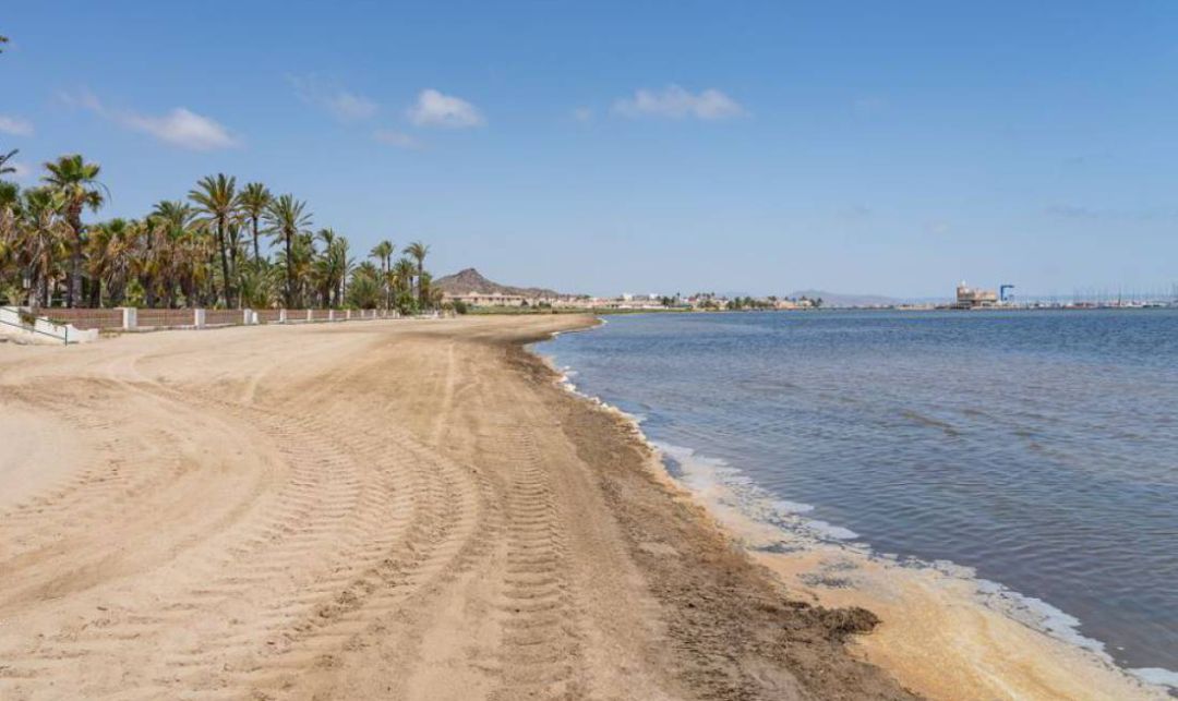Playa de Los Urrutias durante este verano Playa de Los Urrutias durante este verano