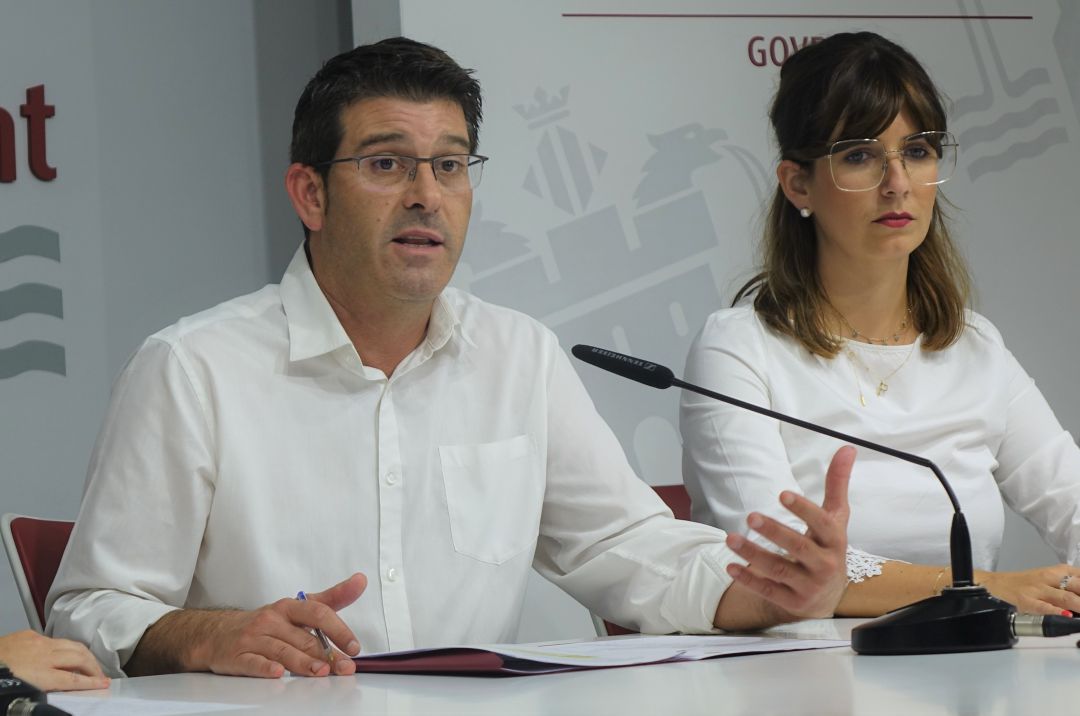 Jorge Rodríguez i Paula Soler en una roda de premsa Jorge Rodríguez i Paula Soler en una roda de premsa
