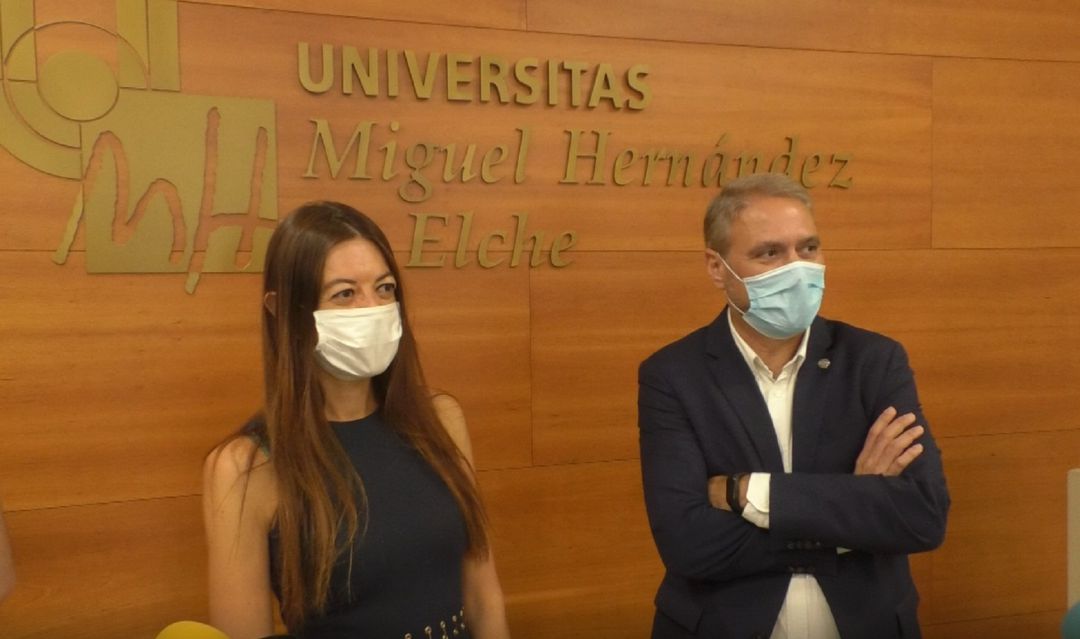 El rector de la UMH y la Consellera de Universidades El rector de la UMH y la Consellera de Universidades