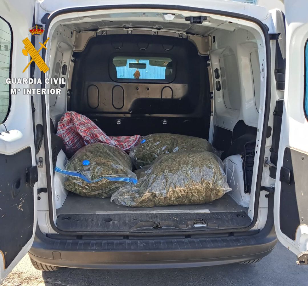 Vehículo interceptado en Guadix Vehículo interceptado en Guadix