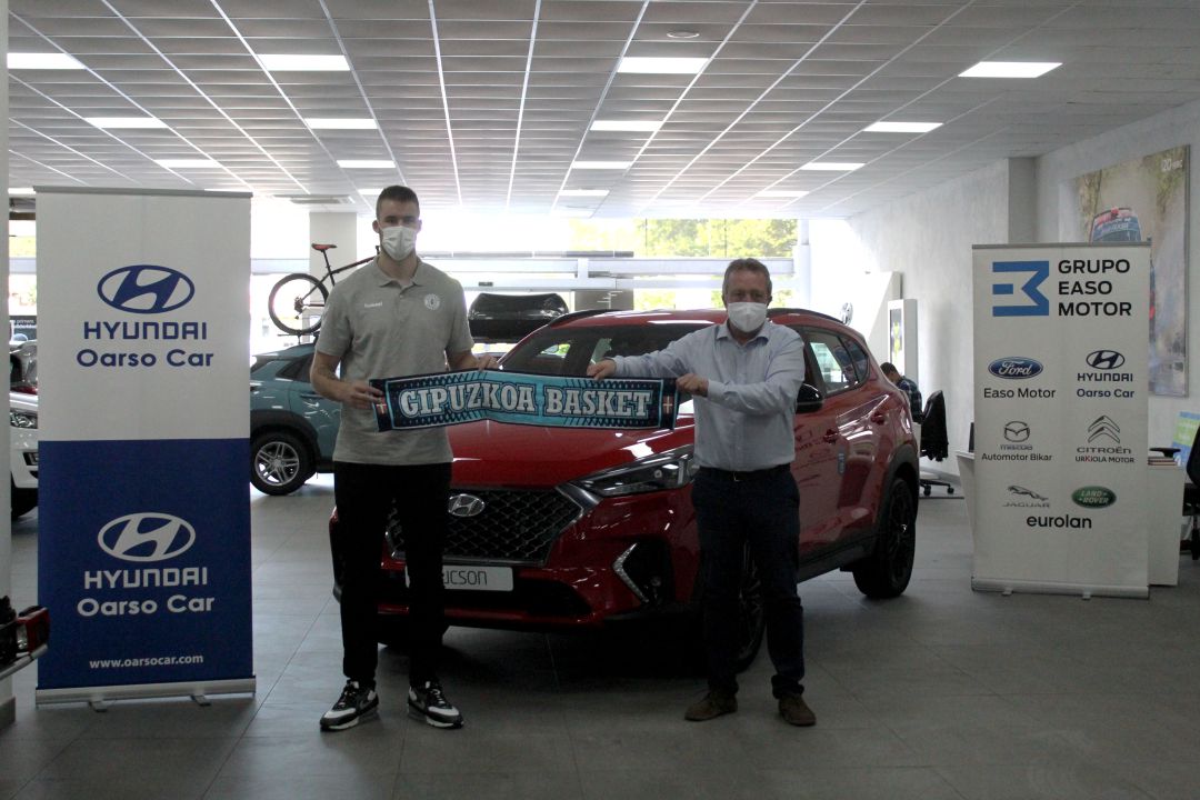 Dino Radoncic presentado en Oarso Car, patrocinador del GBC Dino Radoncic presentado en Oarso Car, patrocinador del GBC