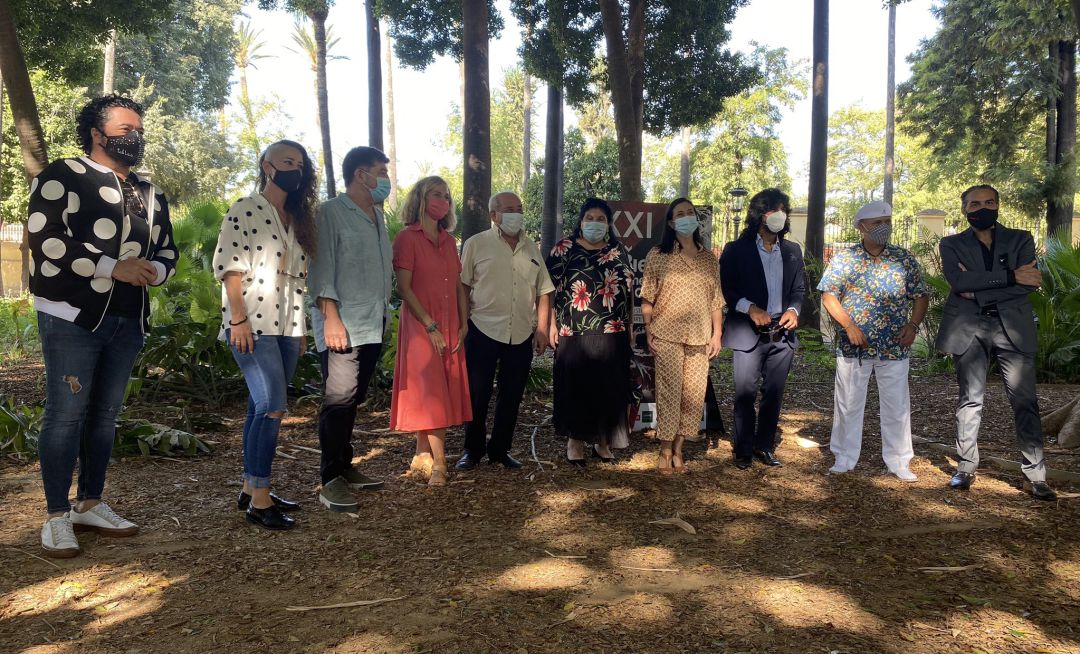 De izquierda a derecha, Rafael de Utrera, Rosario 'La Tremendita', Tomás de Perrate, Isabel Ojeda, directora del Área de Cultura del Ayuntamiento de Sevilla; Antonio Zoido, director de la Bienal; Inés Bacán, Carolina Morales, directora de Cultura de la Diputación de Sevilla; Rancapino Chico, El Pele y Pedro 'El Granaíno' De izquierda a derecha, Rafael de Utrera, Rosario 'La Tremendita', Tomás de Perrate, Isabel Ojeda, directora del Área de Cultura del Ayuntamiento de Sevilla; Antonio Zoido, director de la Bienal; Inés Bacán, Carolina Morales, directora de Cultura de la Diputación de Sevilla; Rancapino Chico, El Pele y Pedro 'El Granaíno'