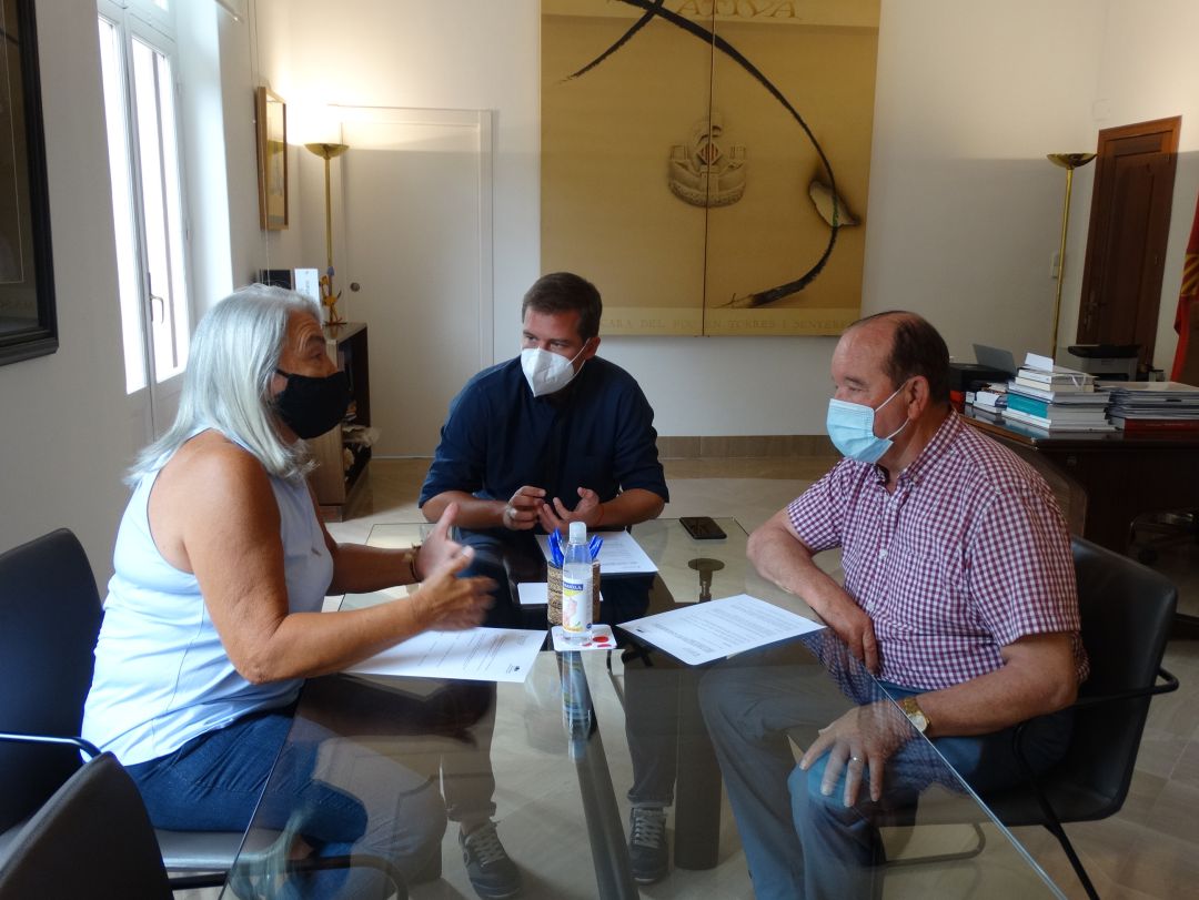 Firma del convenio para disponer de un almacén de material sanitario Firma del convenio para disponer de un almacén de material sanitario
