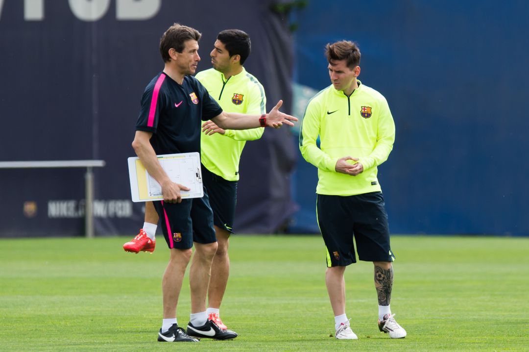 Juan Carlos Unzué, junto a Luis Suárez y Lionel Messi Juan Carlos Unzué, junto a Luis Suárez y Lionel Messi
