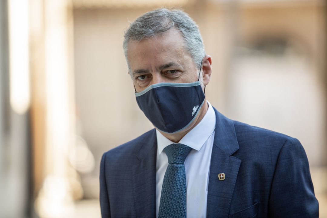 El lehendaki Iñigo Urkullu se dirige al Parlamento Vasco para asistir al pleno en el que renovará su cargo de por tercer mandato consecutivo El lehendaki Iñigo Urkullu se dirige al Parlamento Vasco para asistir al pleno en el que renovará su cargo de por tercer mandato consecutivo
