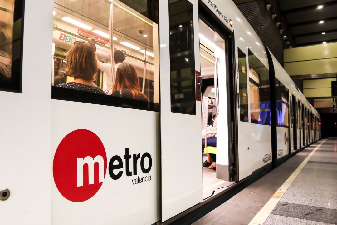 Un convoy de Metrovalencia Un convoy de Metrovalencia