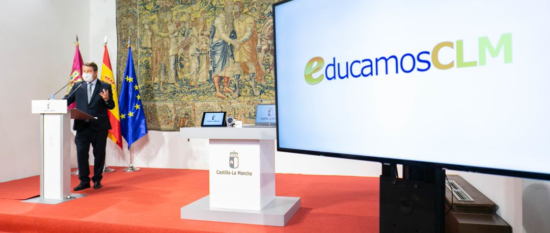 El jefe del Ejecutivo autonómico, Emiliano García-Page, presenta en el Palacio de Fuensalida, la nueva plataforma educativa ´EducamosCLM" El jefe del Ejecutivo autonómico, Emiliano García-Page, presenta en el Palacio de Fuensalida, la nueva plataforma educativa ´EducamosCLM"