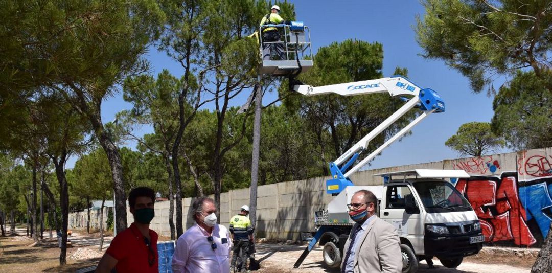 Imagen de archivo de la instalación de estas farolas Imagen de archivo de la instalación de estas farolas