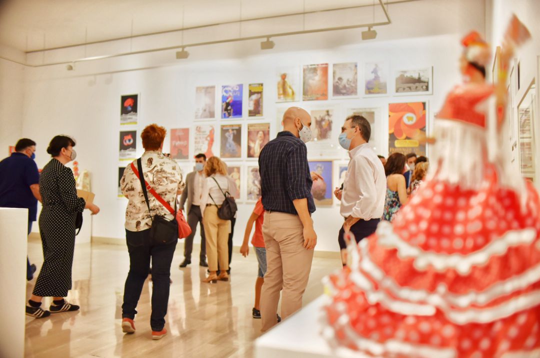 El público ya ha podido disfrutar esta mañana de la exposición 'Morón, tierra de son y de cal' El público ya ha podido disfrutar esta mañana de la exposición 'Morón, tierra de son y de cal'